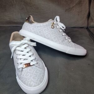 GBG Los Angeles | Women's 8.5 | White & Cream Sneakers